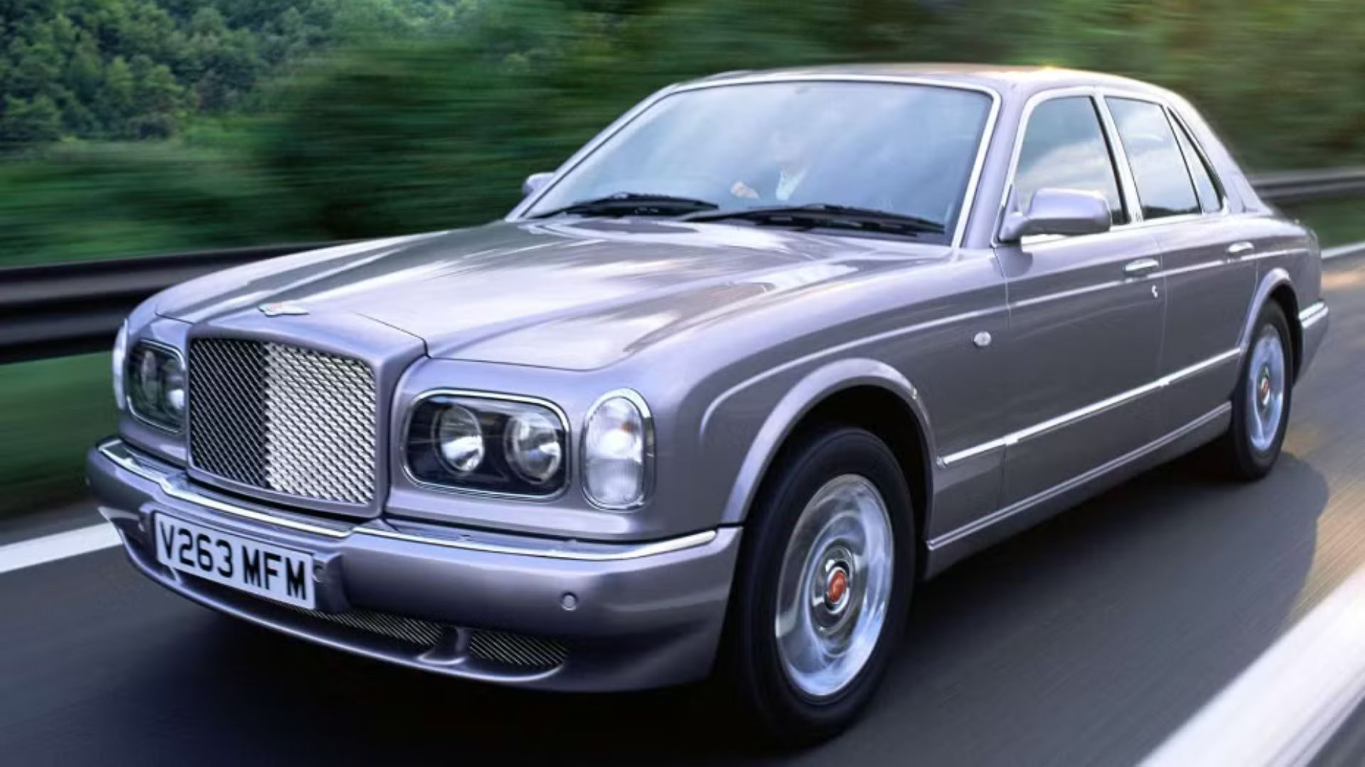 2002-2006-bentley-arnage-driving-front-angle-2-1.jpg