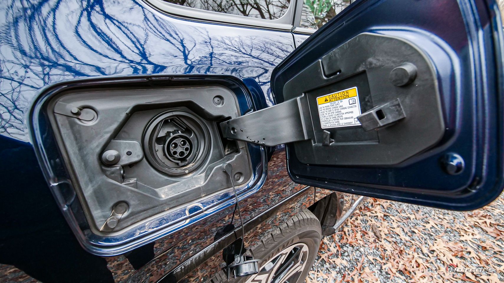 Зарядный отсек Toyota RAV4 Prime 2022 года