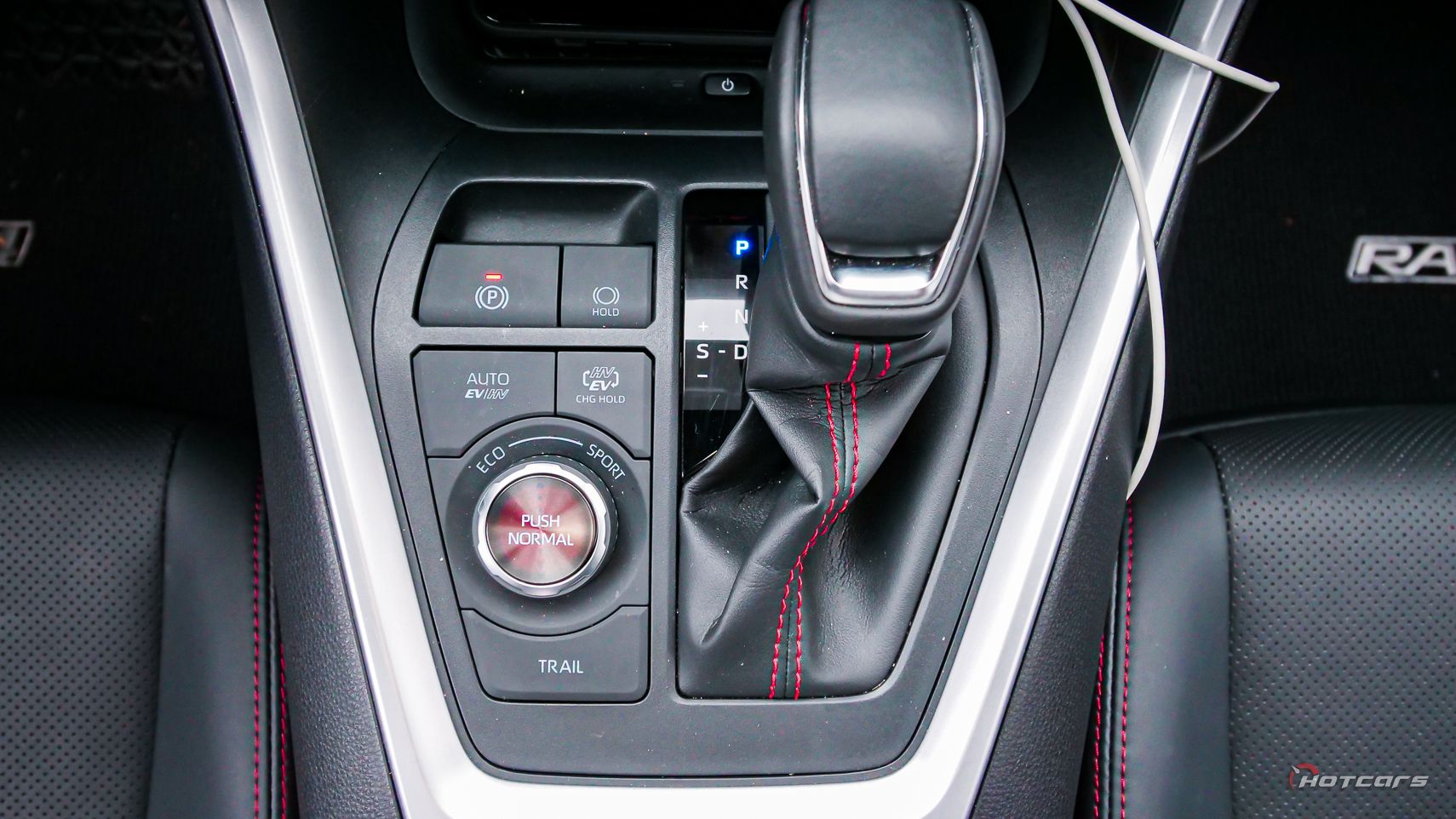 Кнопки зарядки Toyota RAV4 Prime EV 2022