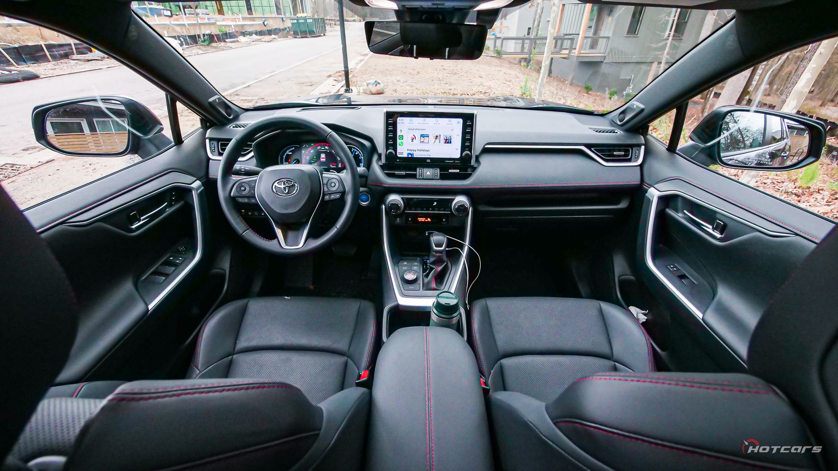 Интерьер Toyota RAV4 Prime 2022 года