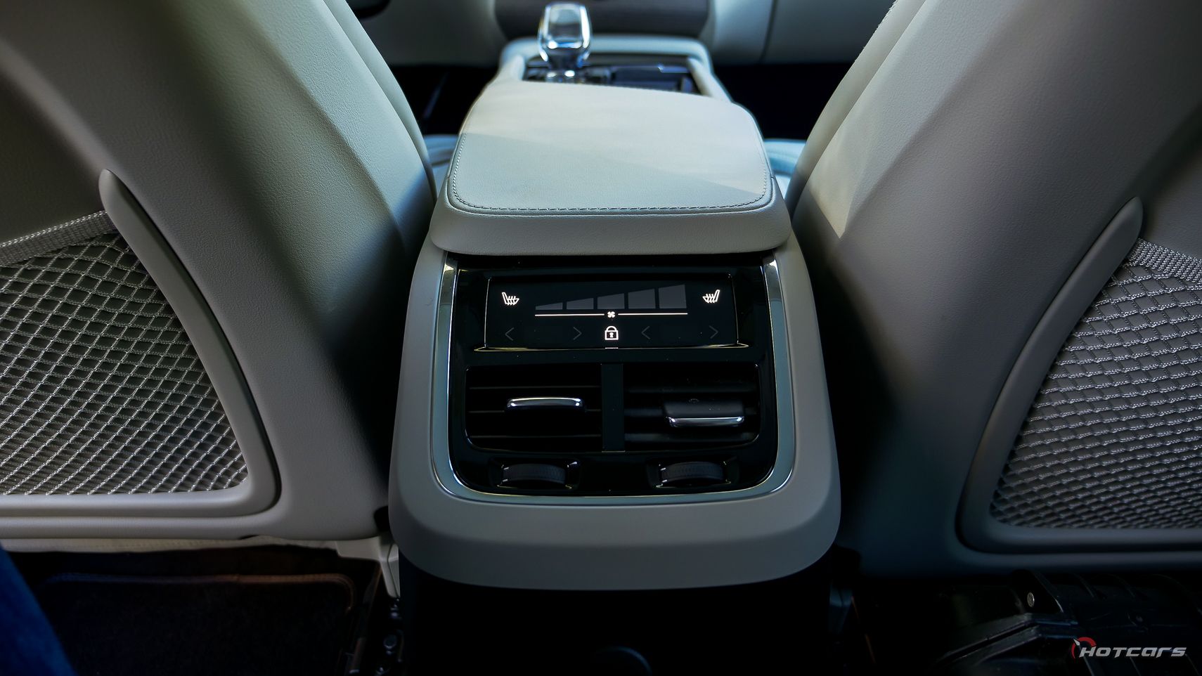 2022 Volvo XC90 Recharge rear climate zone