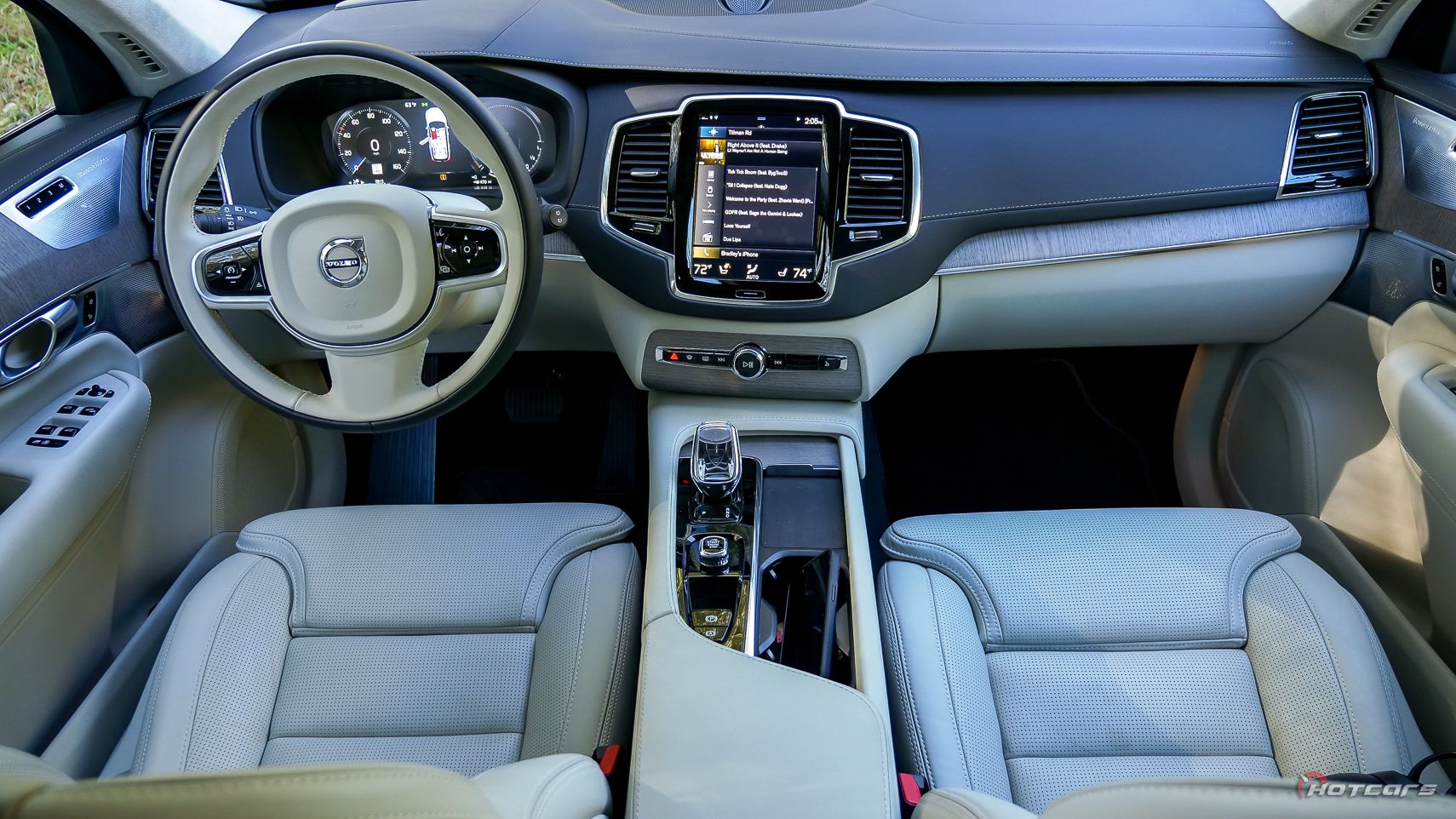 2022 Volvo XC90 Recharge Interior 