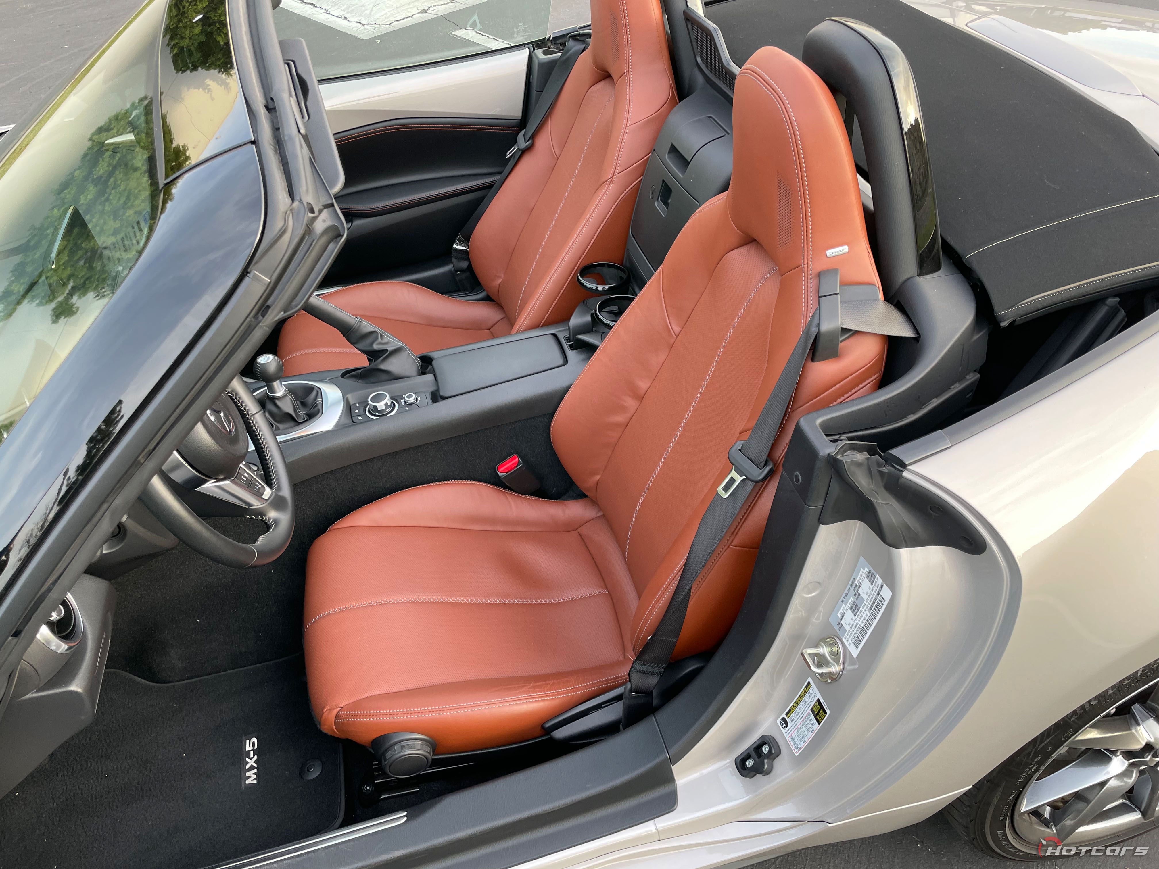 Сиденье Mazda MX-5 Miata Grand Touring 2022 года