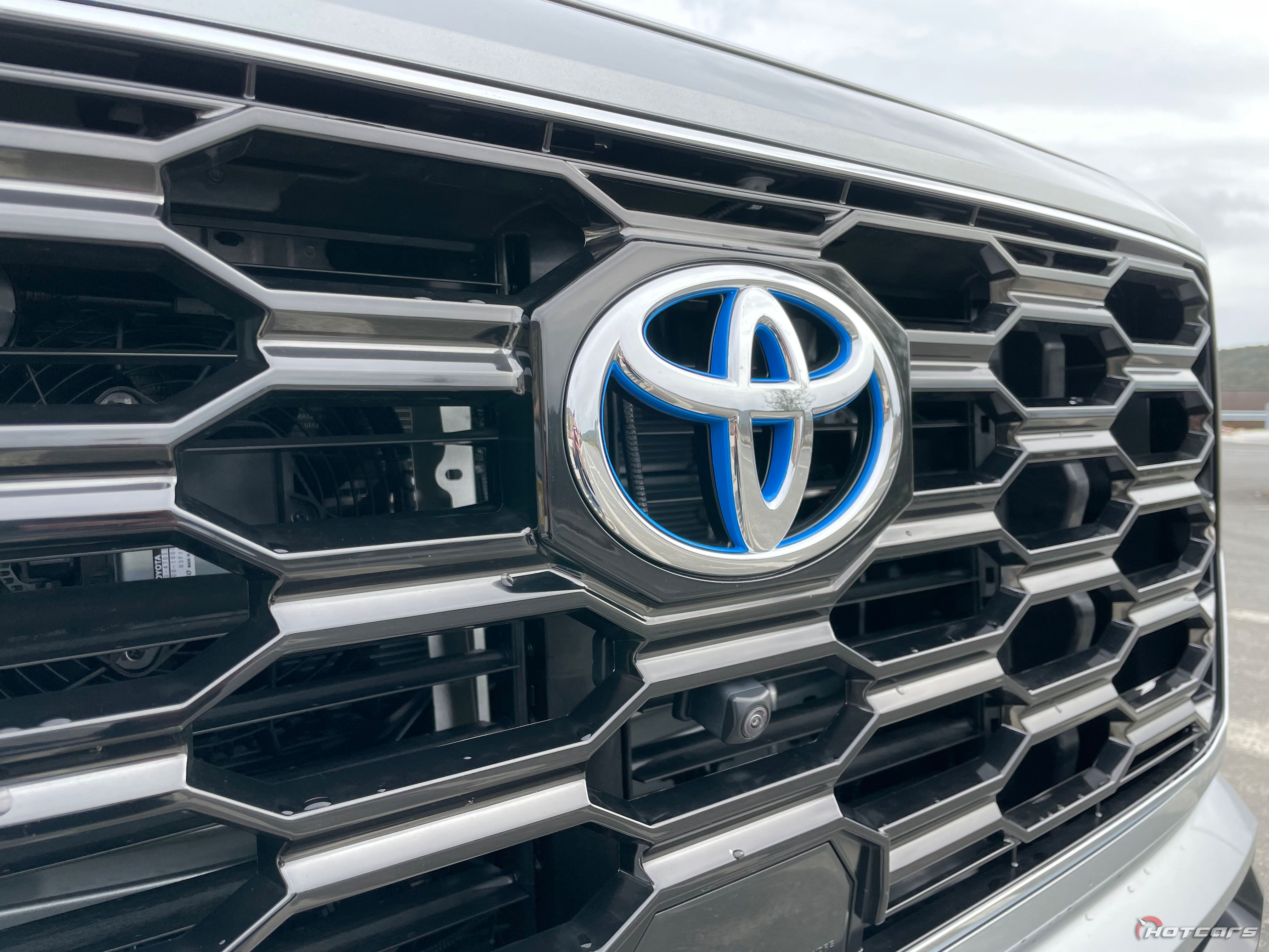 Решетка Toyota Sequoia Platinum 2023 года