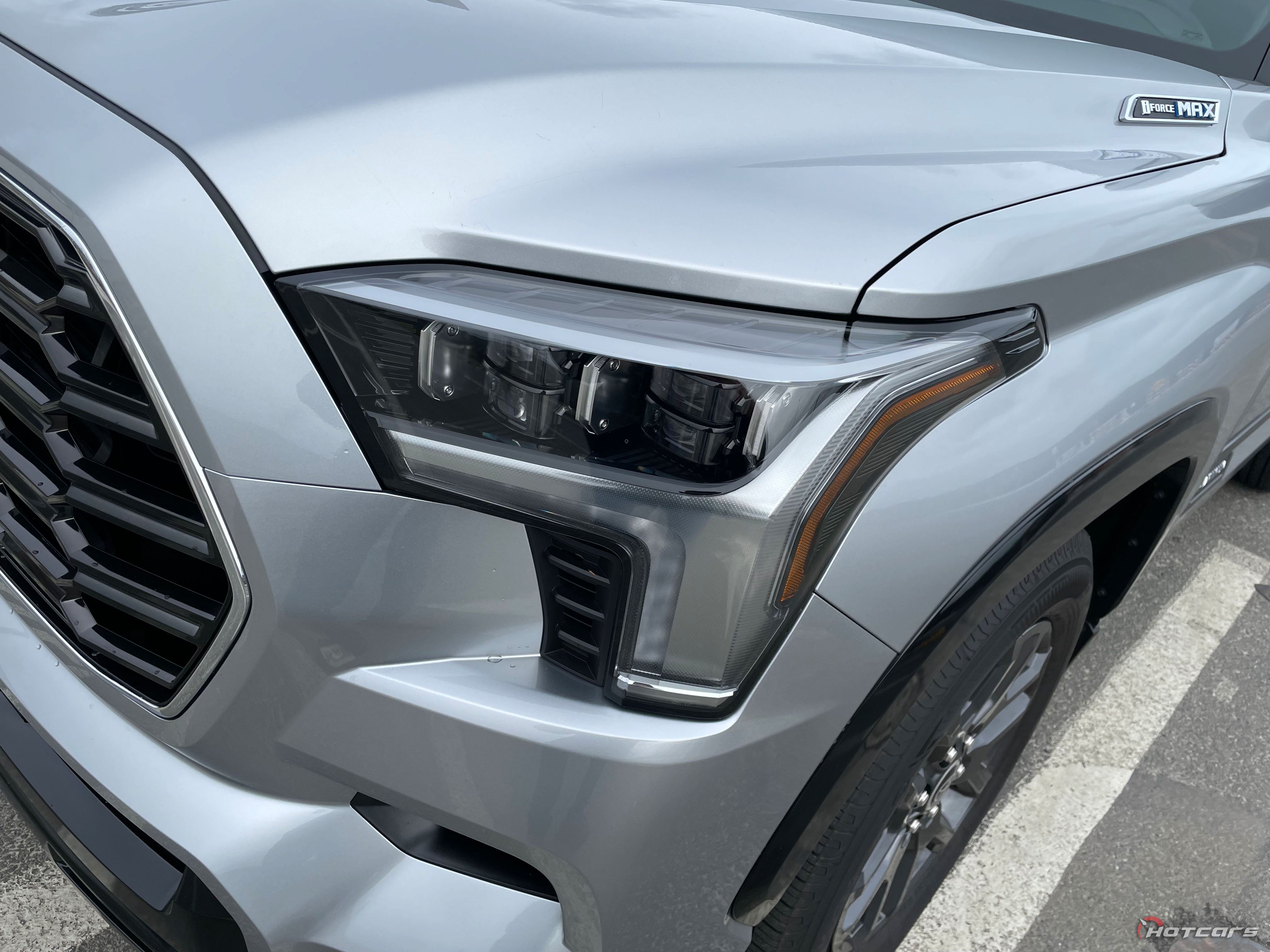 Платиновая фара Toyota Sequoia 2023 года