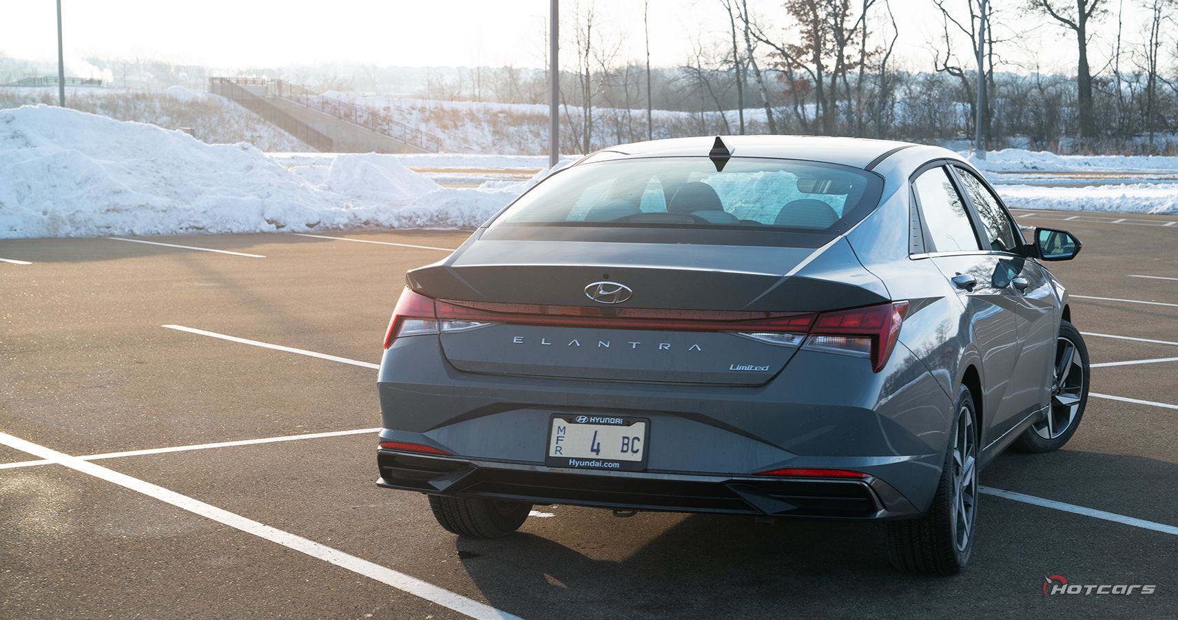 2023 Hyundai Elantra Limited сзади