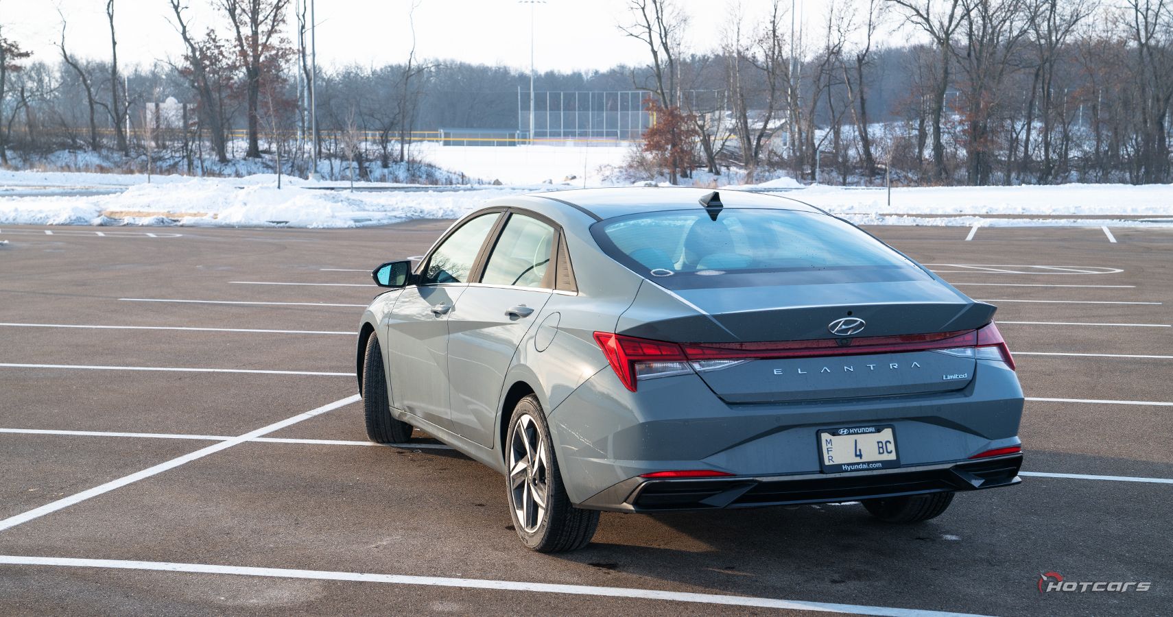 2023 Hyundai Elantra Limited сзади