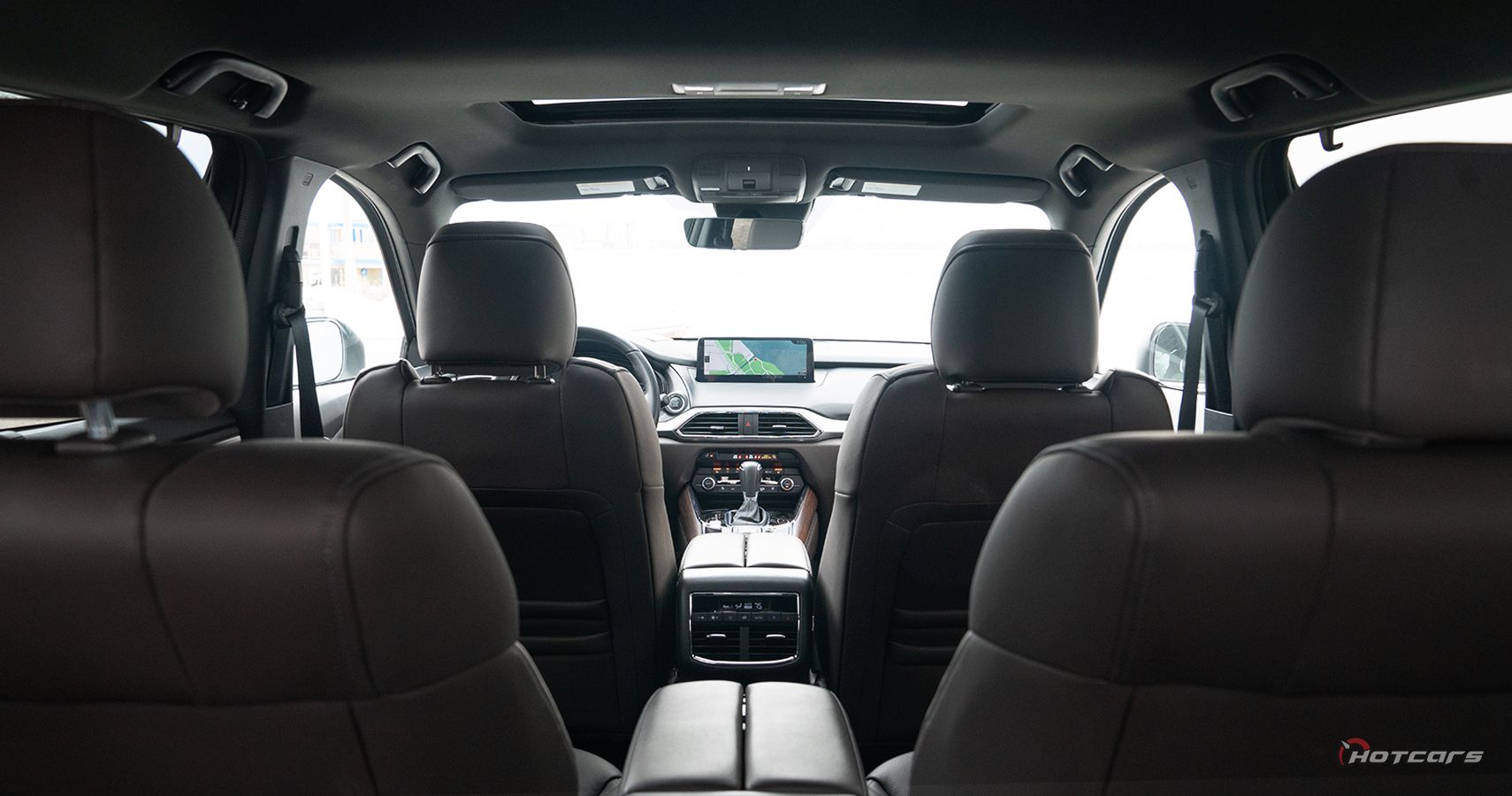 Фирменный интерьер Mazda CX-9 2023