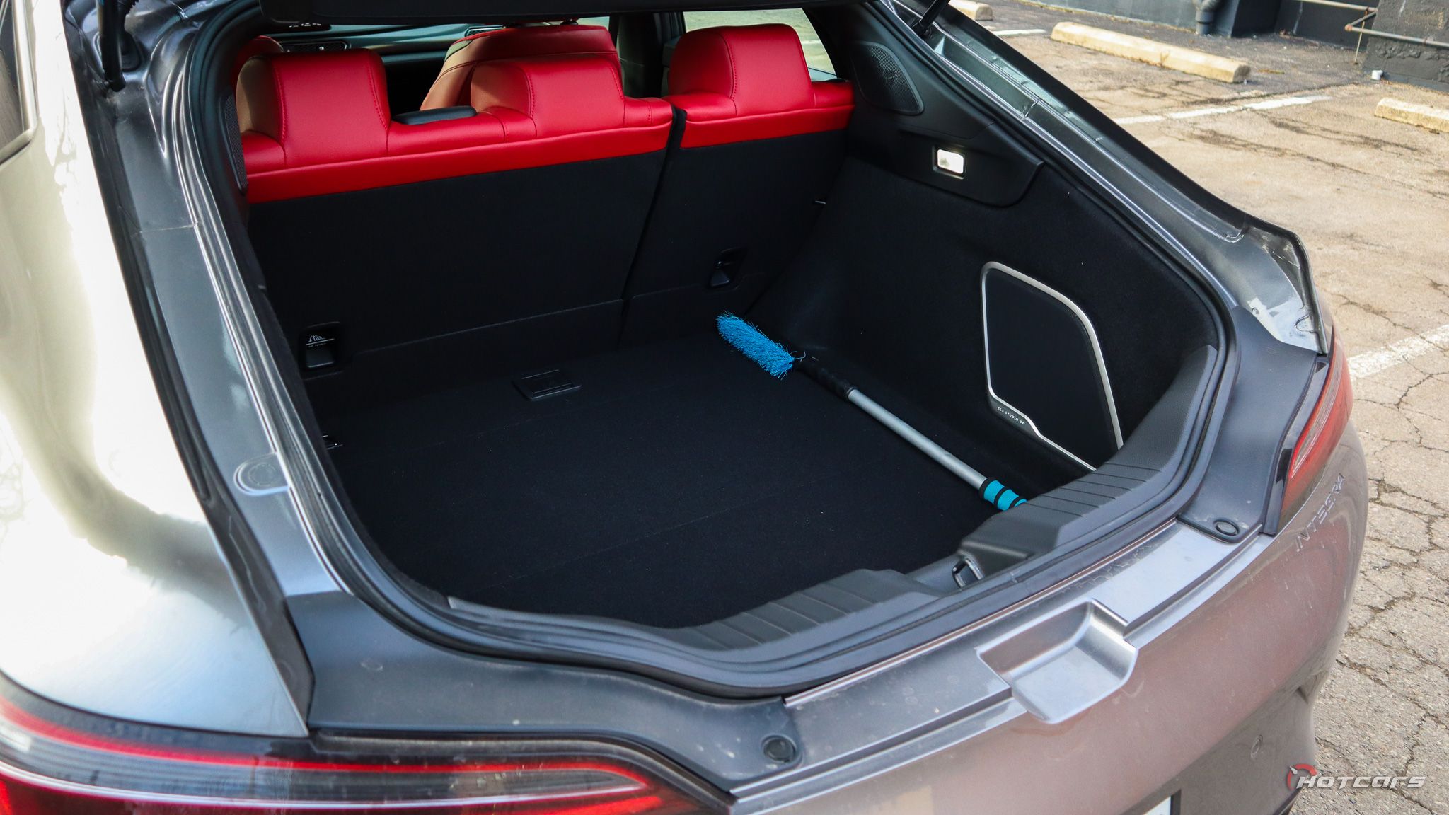 Вид на багажник Acura Integra 2023 года