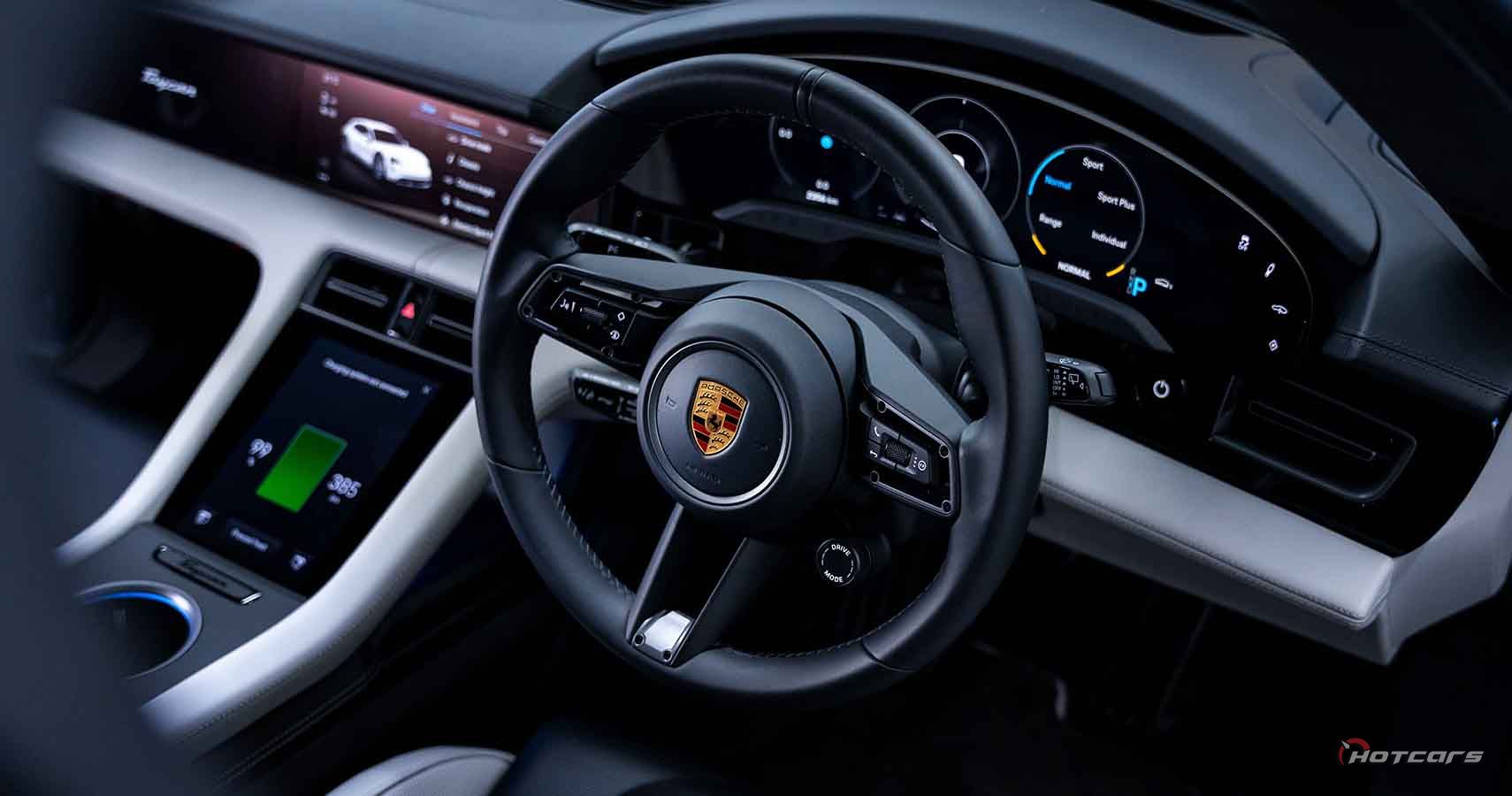 Снимок рулевого колеса Porsche Taycan