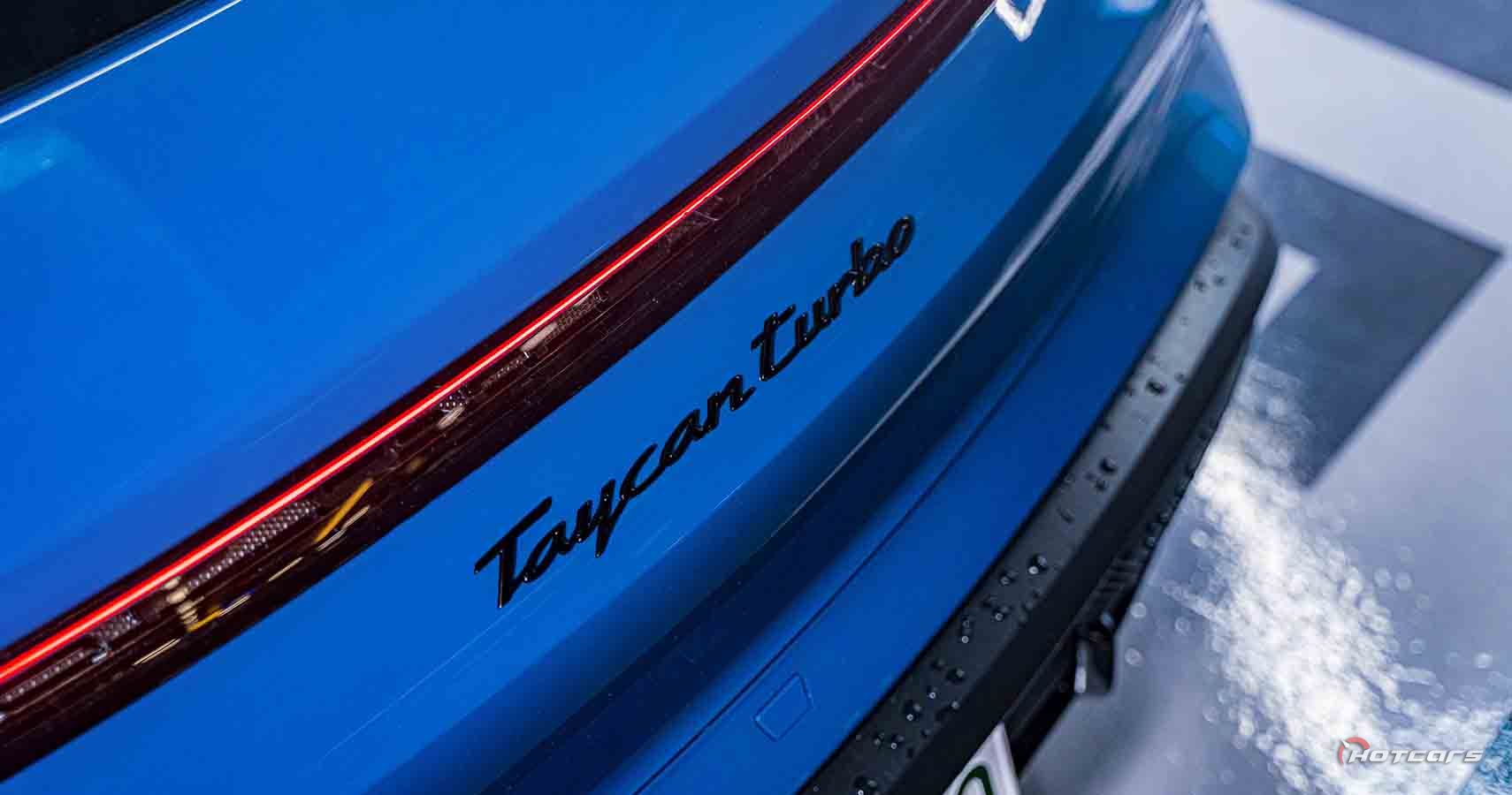 Значок Taycan Turbo сзади