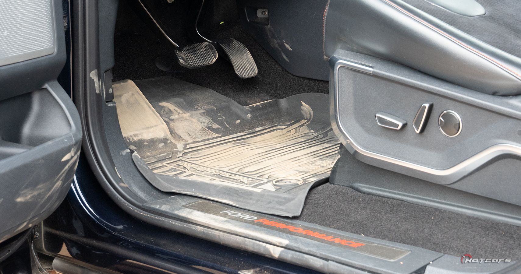 Коврики и педали Ford F-150 Raptor R.