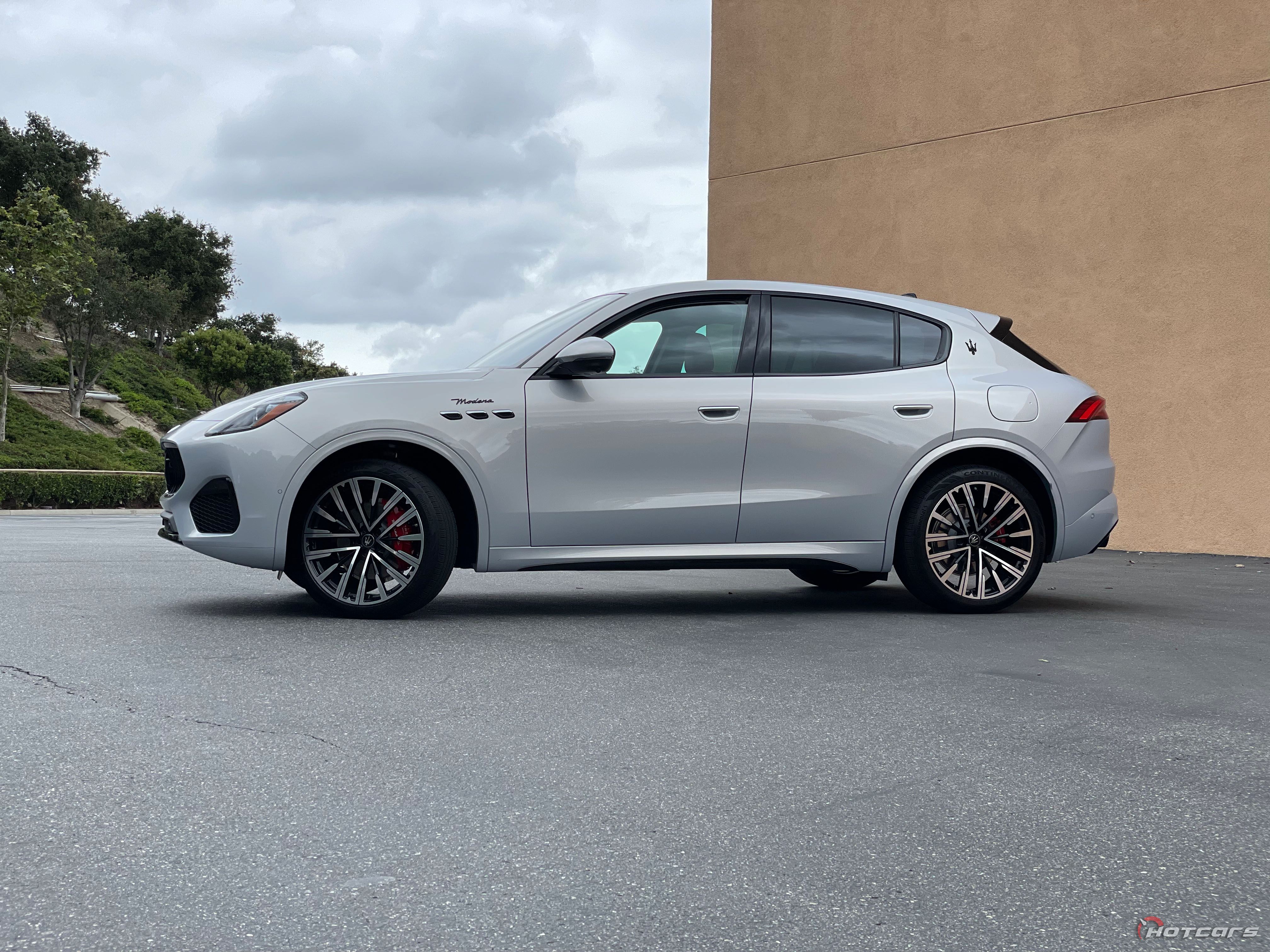 Сторона Maserati Grecale Modena 2023