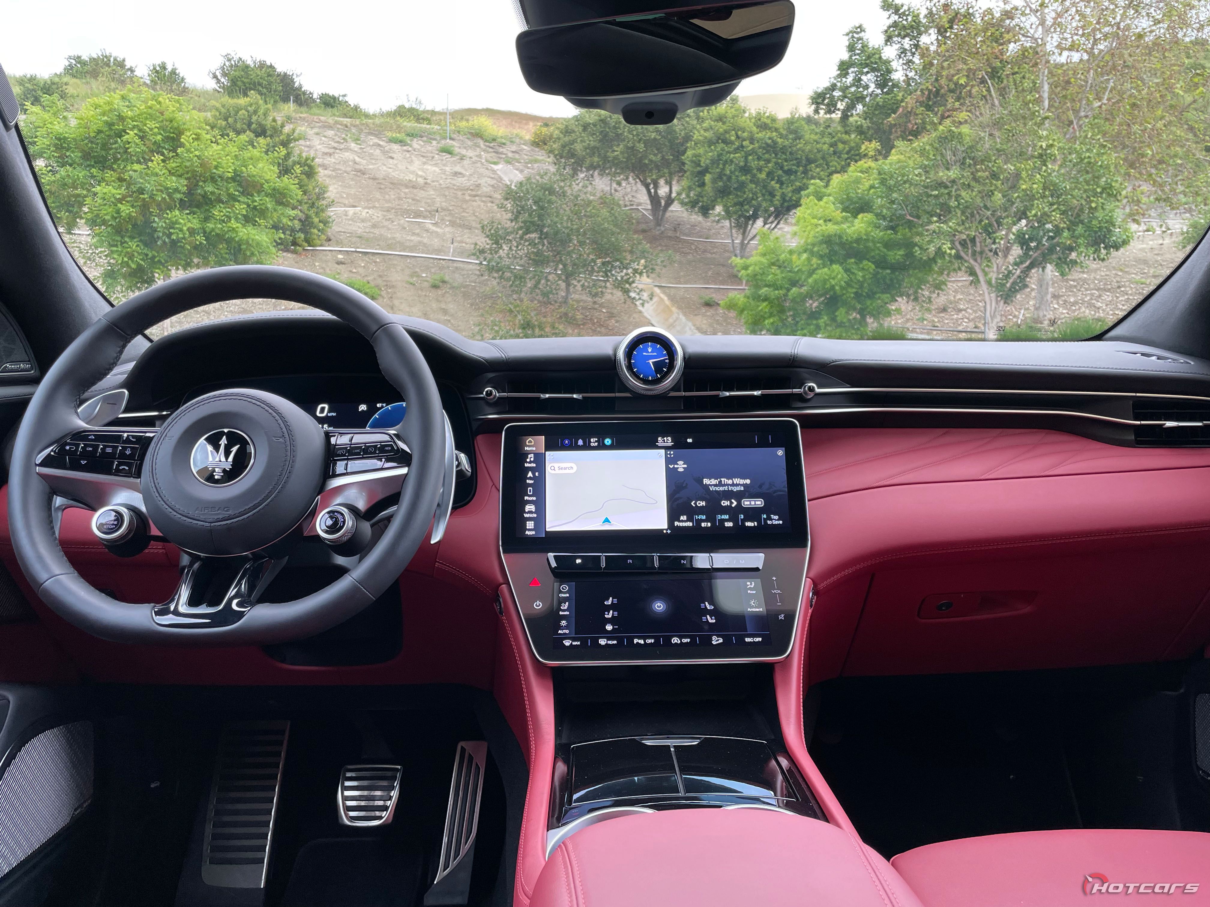 Приборная панель Maserati Grecale Modena 2023