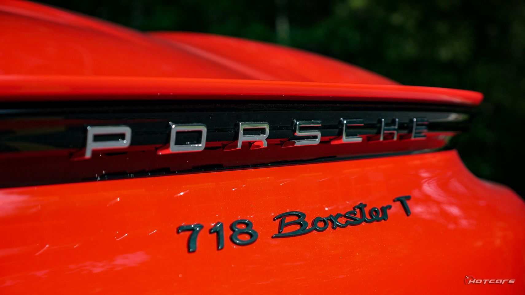 Сценарий задней части Porsche 718 Boxster T 2023 года выпуска