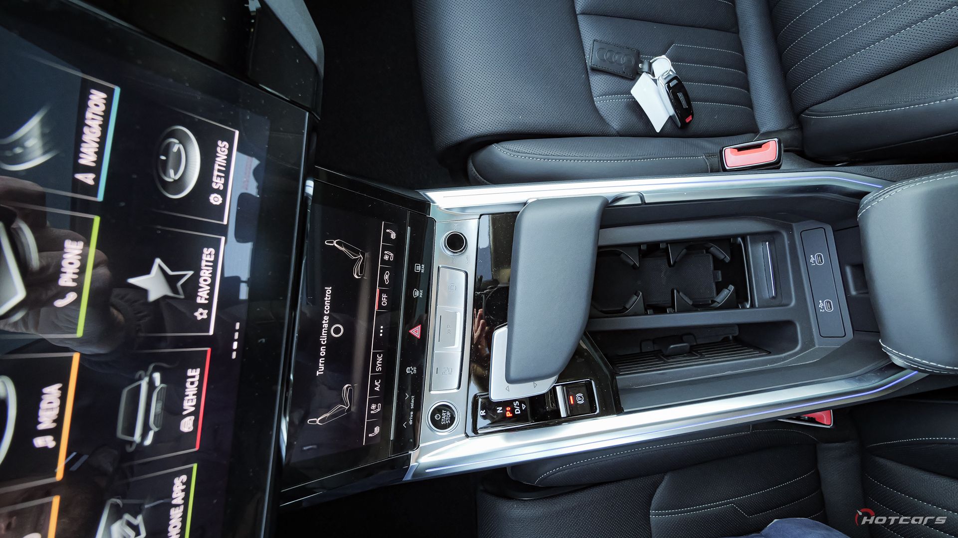 Интерьер Audi Q8 e-tron quattro 2024 года выпуска