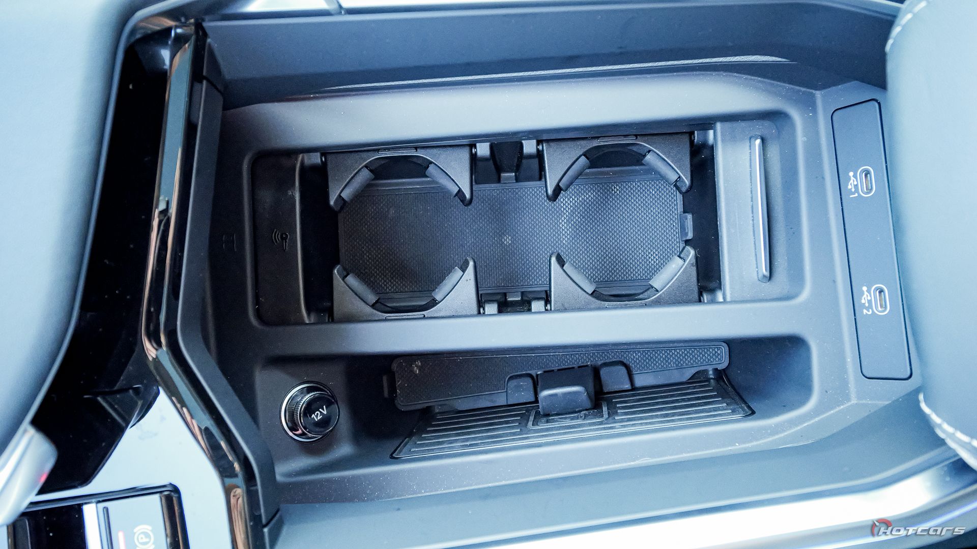 Подстаканники Audi Q8 e-tron quattro 2024 года выпуска