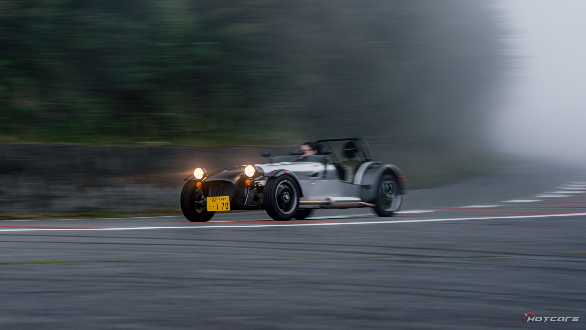 Caterham Seven 170R fly-by