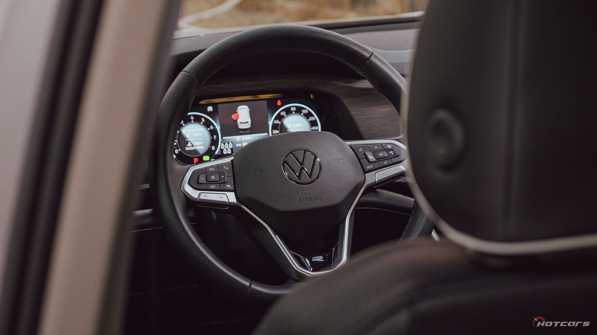 Деталь рулевого колеса Volkswagen Atlas R-Line 2024 года выпуска