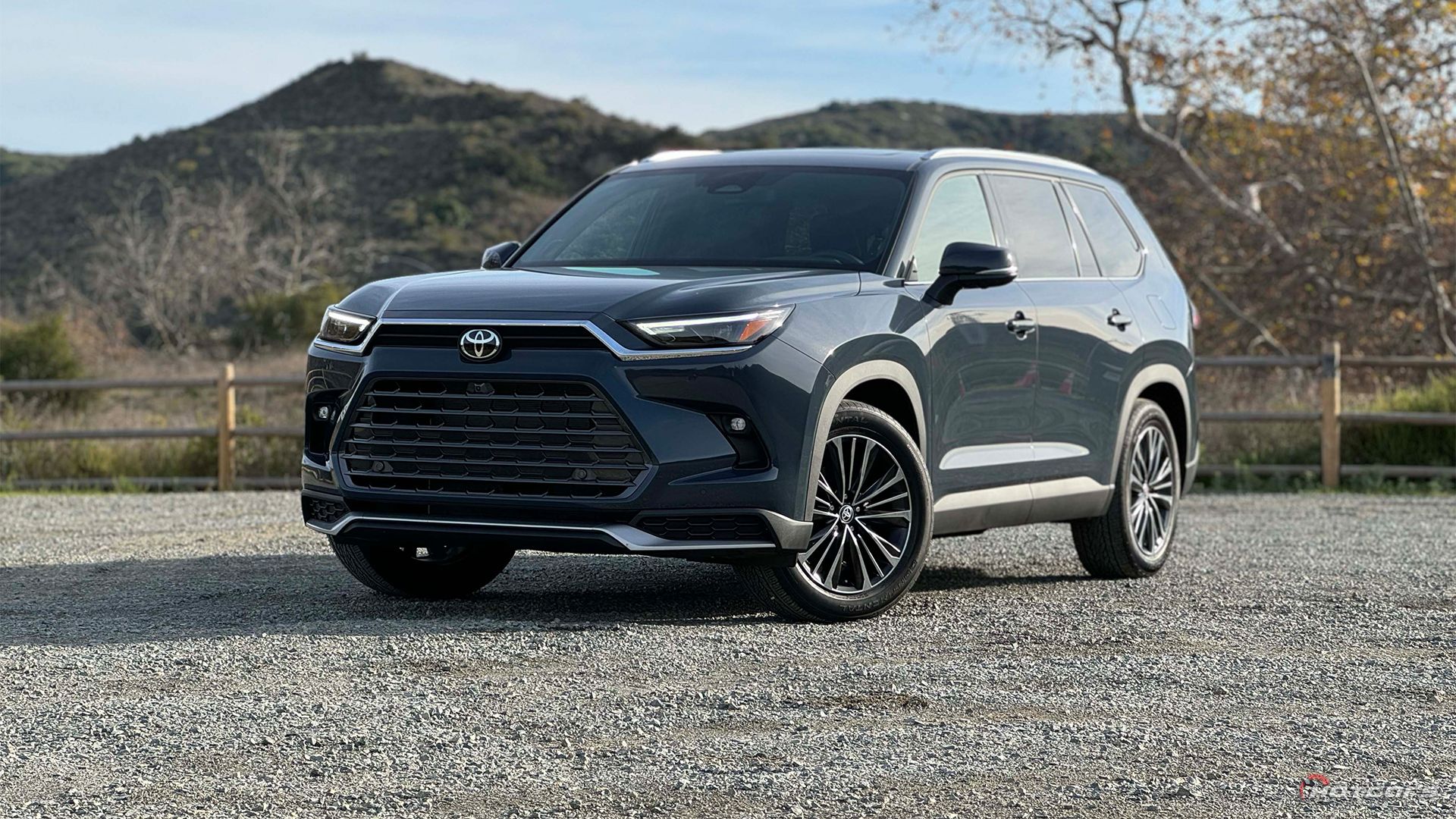 2024-Toyota-Grand-Highlander-Híbrido-Max-Frente